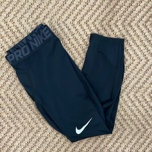 Nike - Pro Capris Athletic Gym Workout Leggings - Black - M
